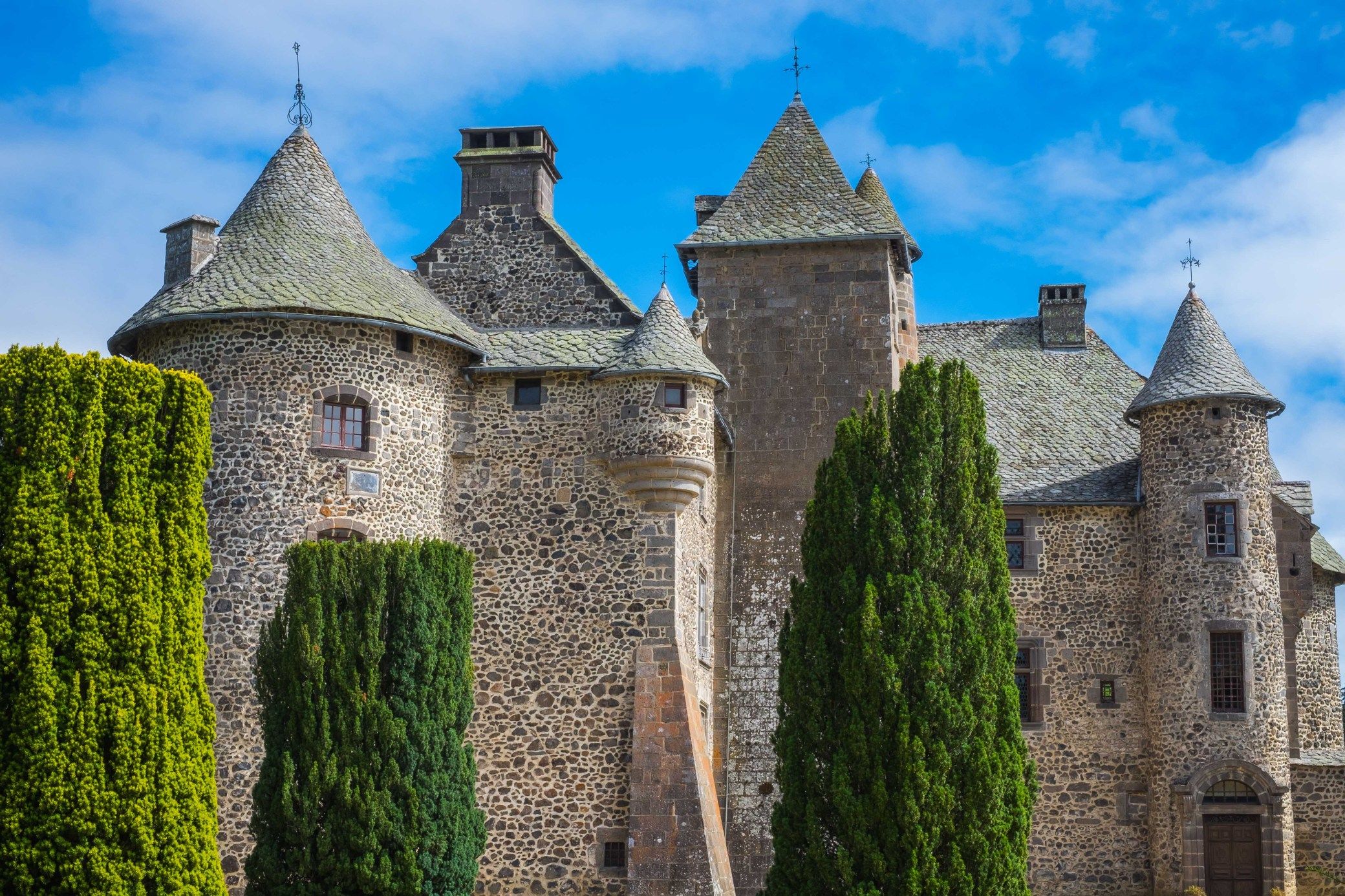Les 5 lieux insolites à visiter en Auvergne - Le château de Cordès