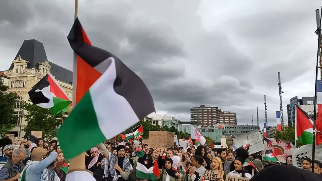 Clermont-Ferrand : la place de Jaude aux couleurs de la Palestine pour réclamer la paix