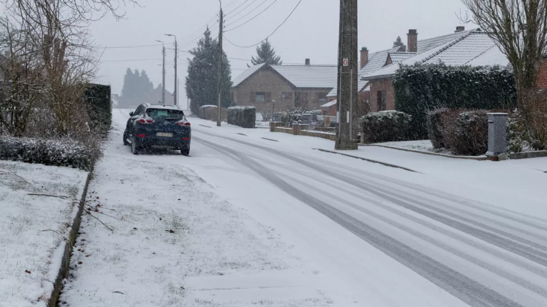 Comment enlever la neige devant chez soi, sans sel (et sans gros efforts) ?