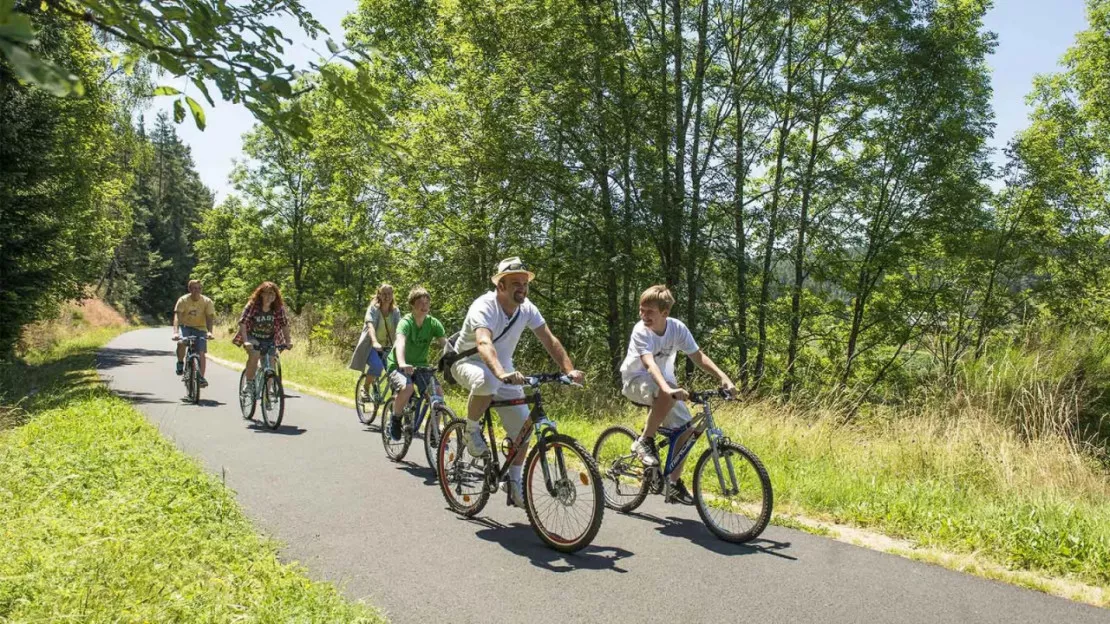 L’Auvergne à vélo : les balades à faire et à découvrir cet été