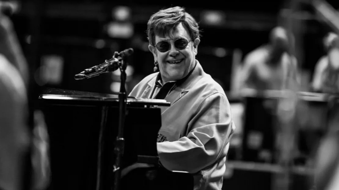 Le chanteur Elton John se dévoile dans un documentaire inédit