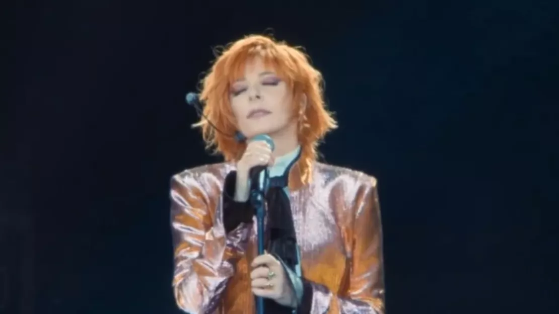 Mylène Farmer enflamme le Stade de France accompagnée d'une star mondiale de la chanson