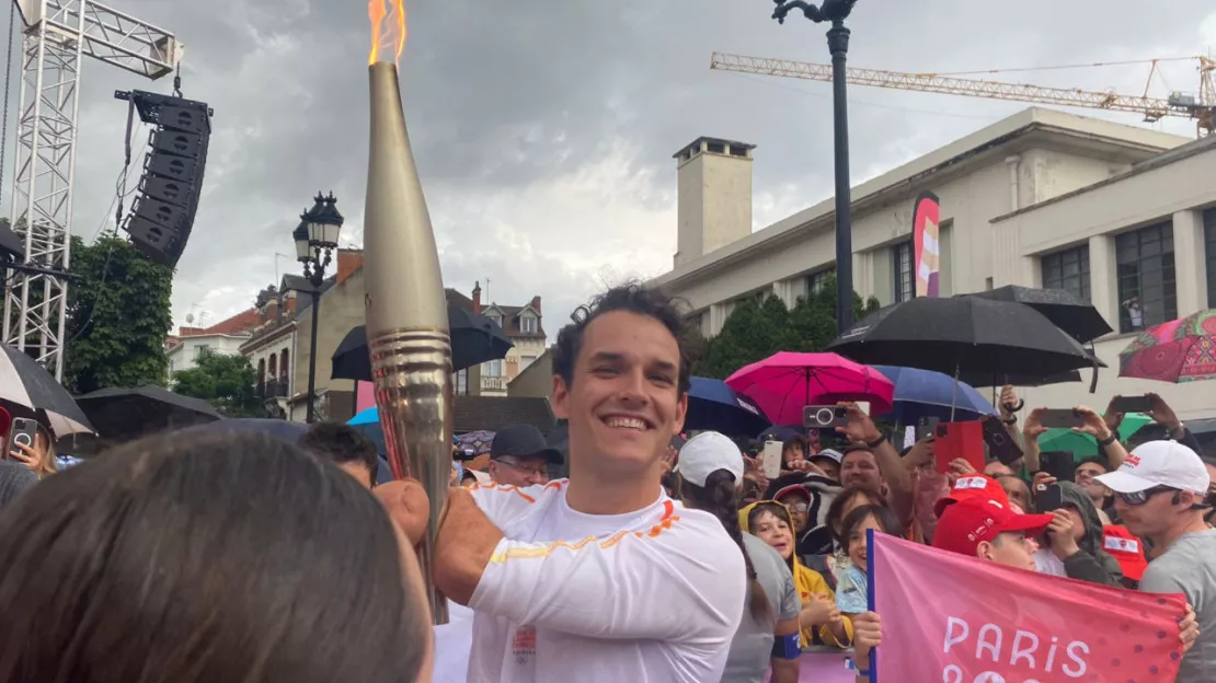 PHOTOS - Vichy aux couleurs des JO avec le relais de la Flamme Olympique