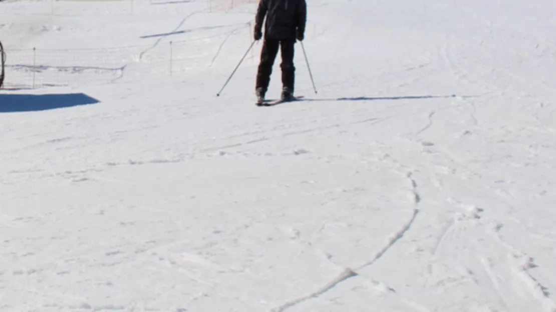 Puy-de-Dôme : un petit garçon survit à une chute de 300 mètres en ski