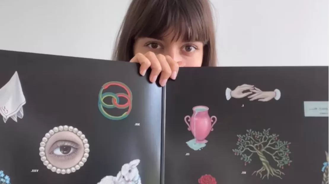 Sur les réseaux sociaux, Clara Luciani dévoile les éditions limitées de son futur album !