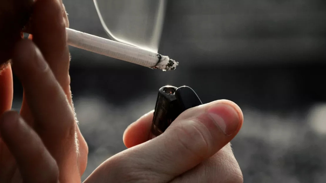 En Auvergne-Rhône-Alpes, 24,8% des habitants sont des fumeurs réguliers