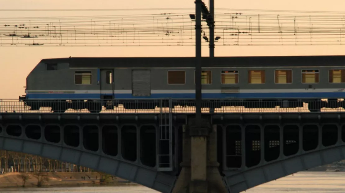 Une femme accouche d’un bébé à bord d’un train Clermont-Paris