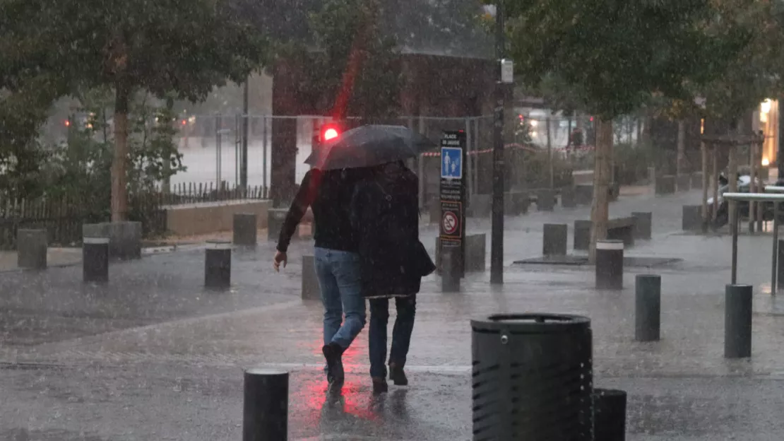 Vents, neige, verglas et inondation... L'Auvergne en vigilance météo ce jeudi