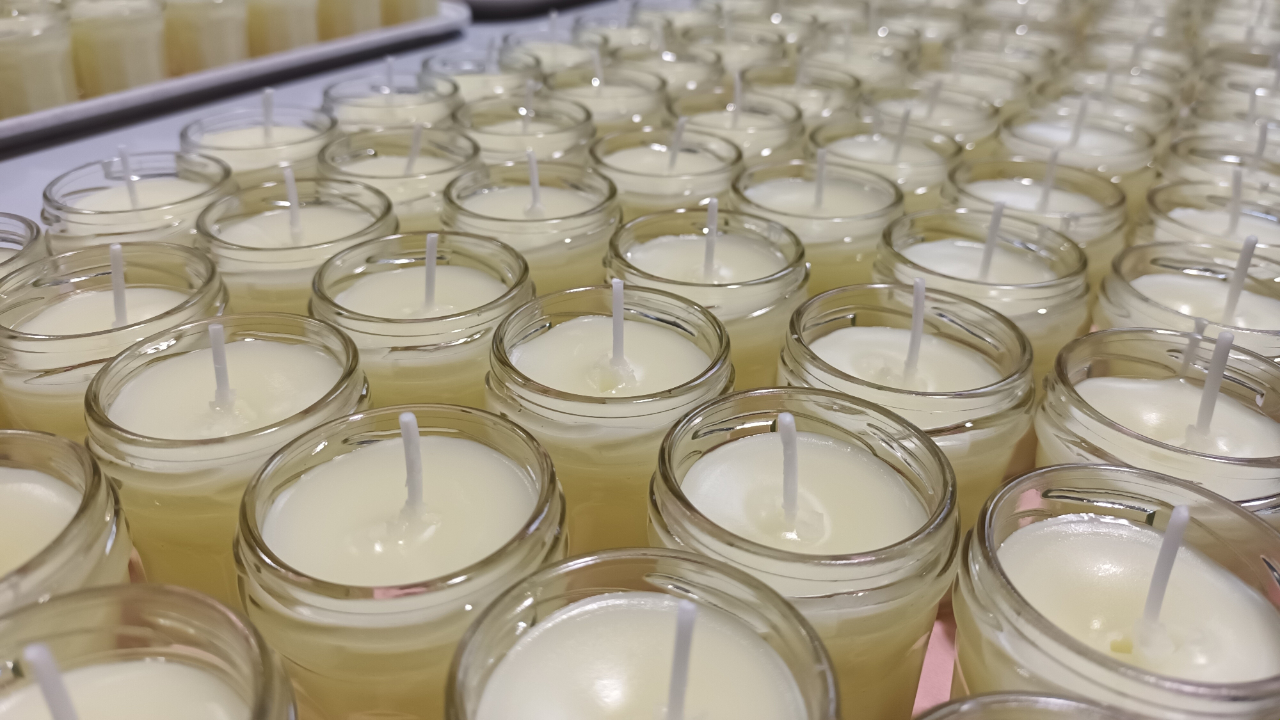 La fabrication des Bougies de Charroux : bougies artisanales et